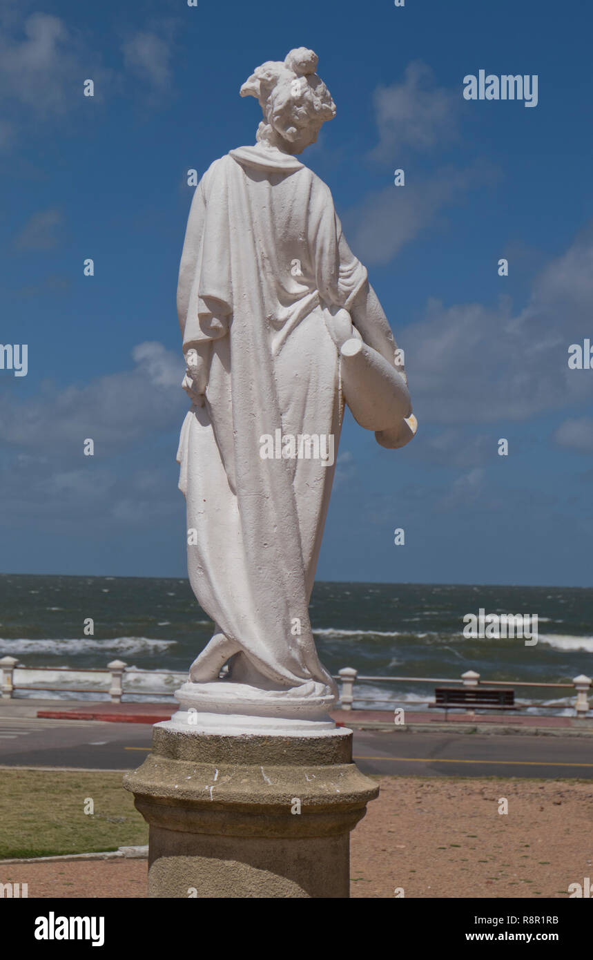 Statue de style classique sur le terrain de l'hôtel Argentino Casino & Resort, Piriápolis,l'Uruguay, une rénovation hôtel des années 30 est transformé en un luxueux spa r Banque D'Images