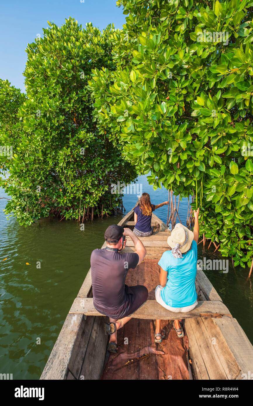 L'Inde, Etat du Kerala, district de Kollam, Munroe island ou Munroturuttu, Inland Island au confluent de la Rivière du lac Ashtamudi et Kallada, backwaters (lagunes et canaux réseaux) visites en bateau Banque D'Images