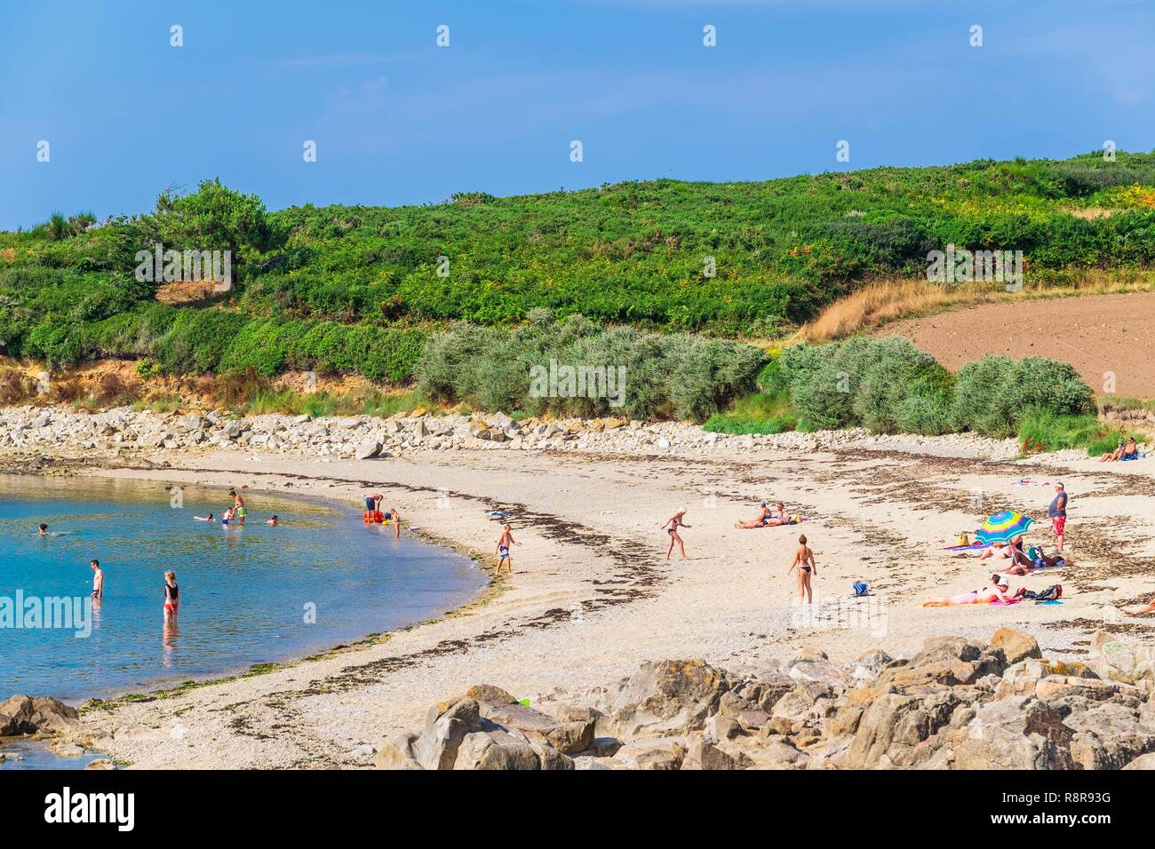 France, Cotes d'Armor, Pleubian, Port-la-Chaîne plage sur le chemin de  randonnée GR 34 Photo Stock - Alamy