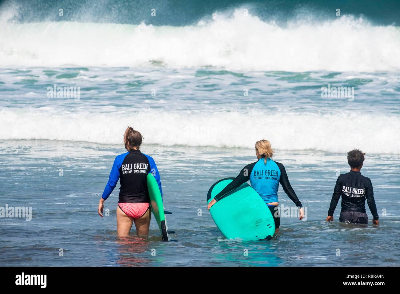 L'INDONÉSIE, Bali, Seminyak, Sud, cours de surf Banque D'Images