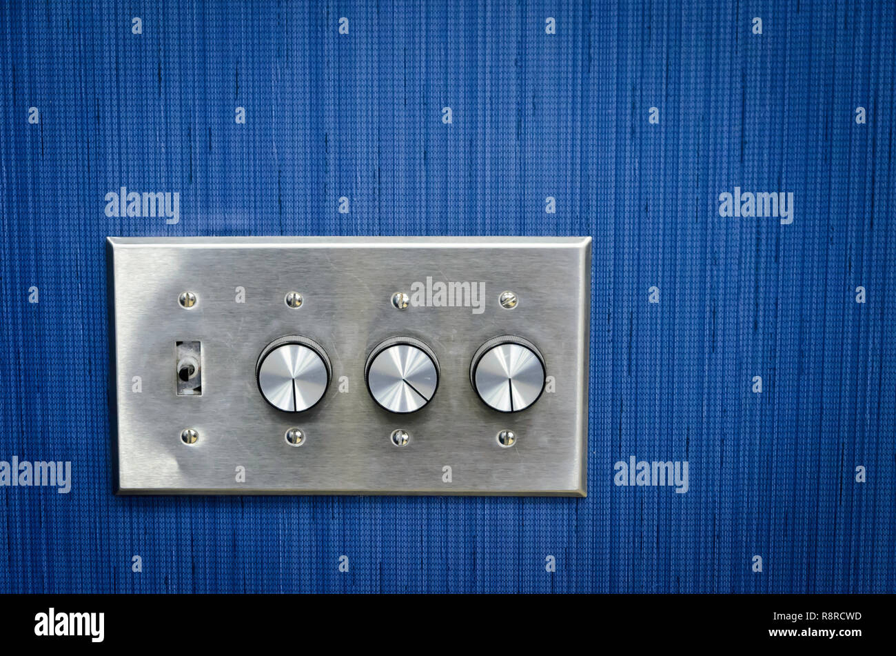 110/120 commutateurs lumineux dans un environnement commercial Banque D'Images