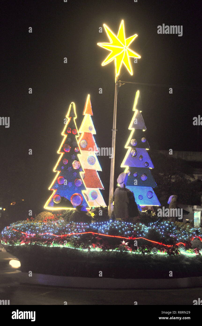 31/12/2018 Ville de Baguio, célébrant le Blousum de lumière au cours d'un spectacle nocturne qui donnera le coup d'envoi de la dernière semaine de la saison de vacances un festival annuel Banque D'Images