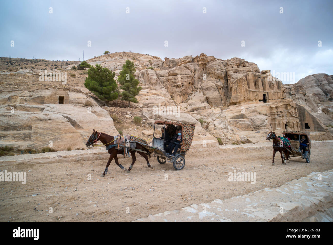 PETRA, JORDANIE - 26 octobre 2018 : transport de passagers monter dans Al Siq passage vers l'ancienne ville de Petra. Banque D'Images