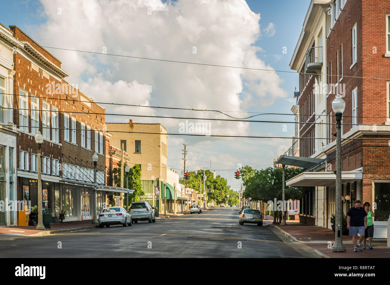 Howard Street, au centre-ville de Greenwood, Mississippi, est une destination populaire, avec le pays bénéficiaire, librairies et boutiques de cadeaux. Banque D'Images