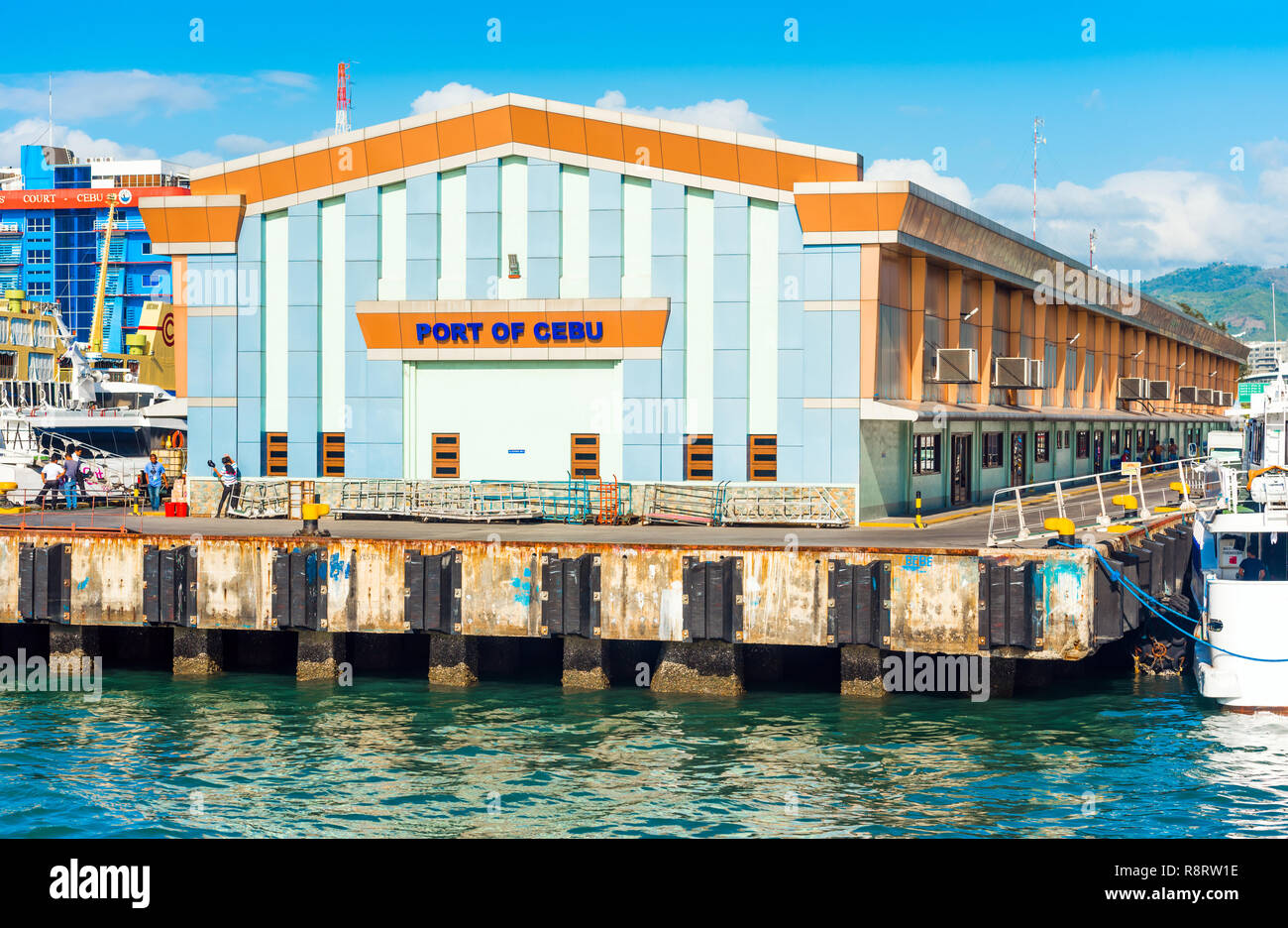 CEBU, PHILIPPINES - le 23 février 2018 : Vue de la façade de la ville port bâtiment. L'espace de copie pour le texte Banque D'Images
