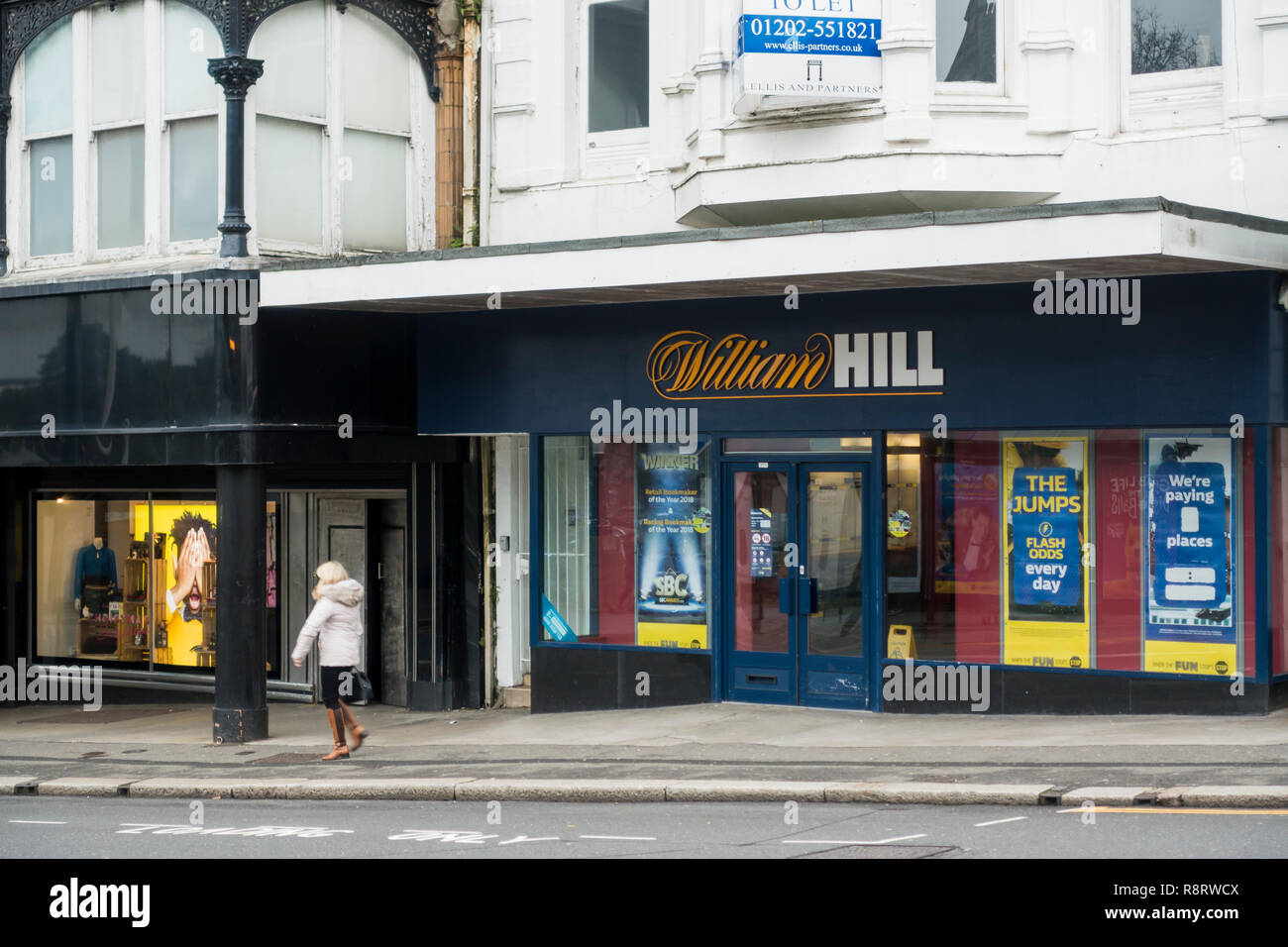 Un bureau de paris William Hill, bookmaker, bookmakers sur un UK high street, Bournemouth, Royaume-Uni Banque D'Images
