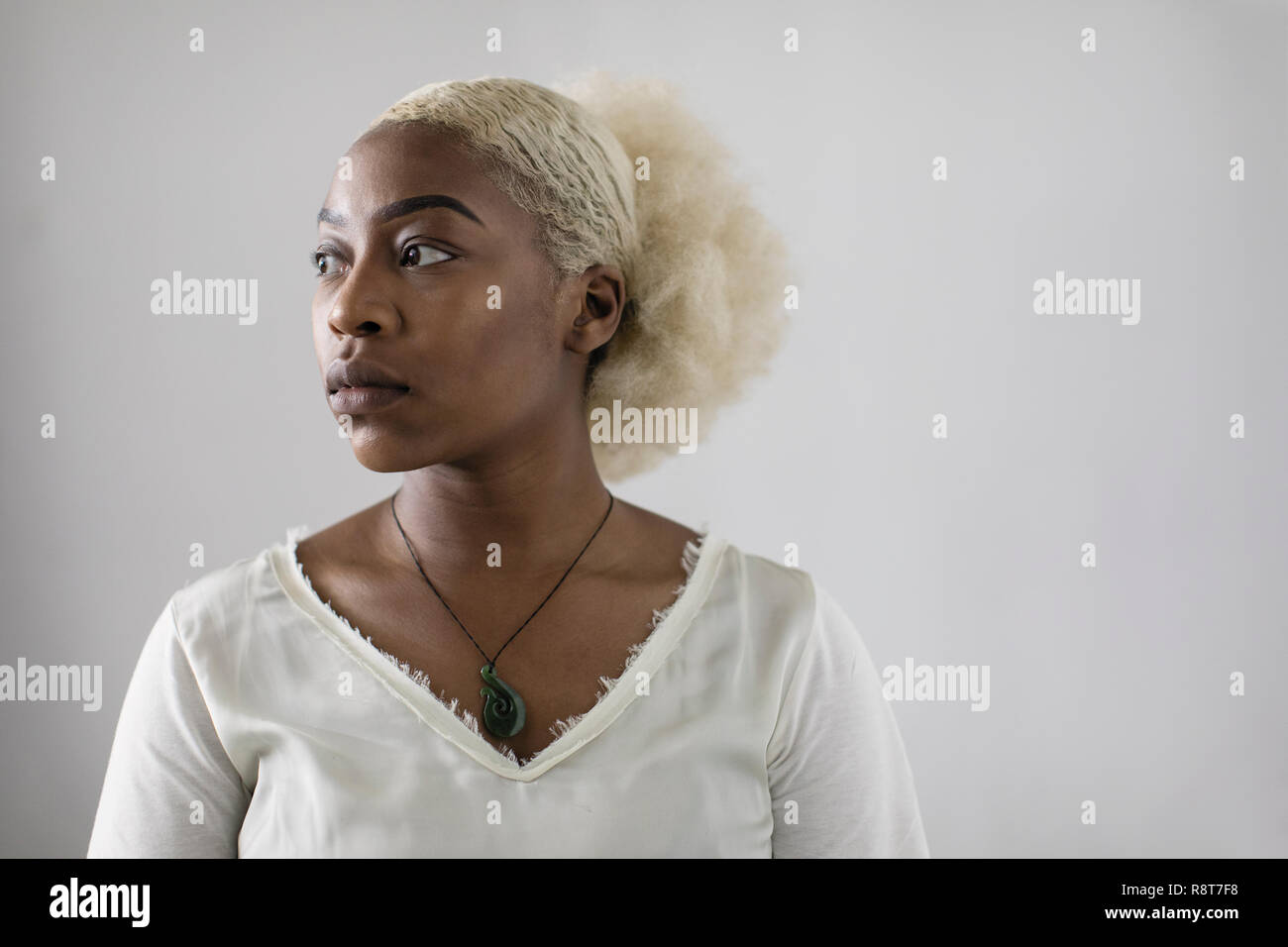 Portrait grave, pensive woman Banque D'Images