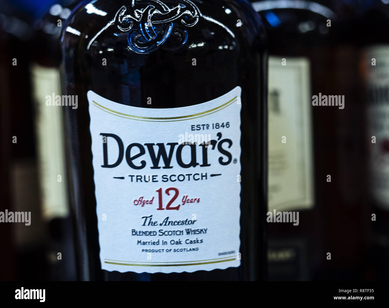 Kiev, Ukraine. Dec 16, 2018. Dewar's scotch whisky vu dans le magasin. Crédit : Igor Golovniov SOPA/Images/ZUMA/Alamy Fil Live News Banque D'Images