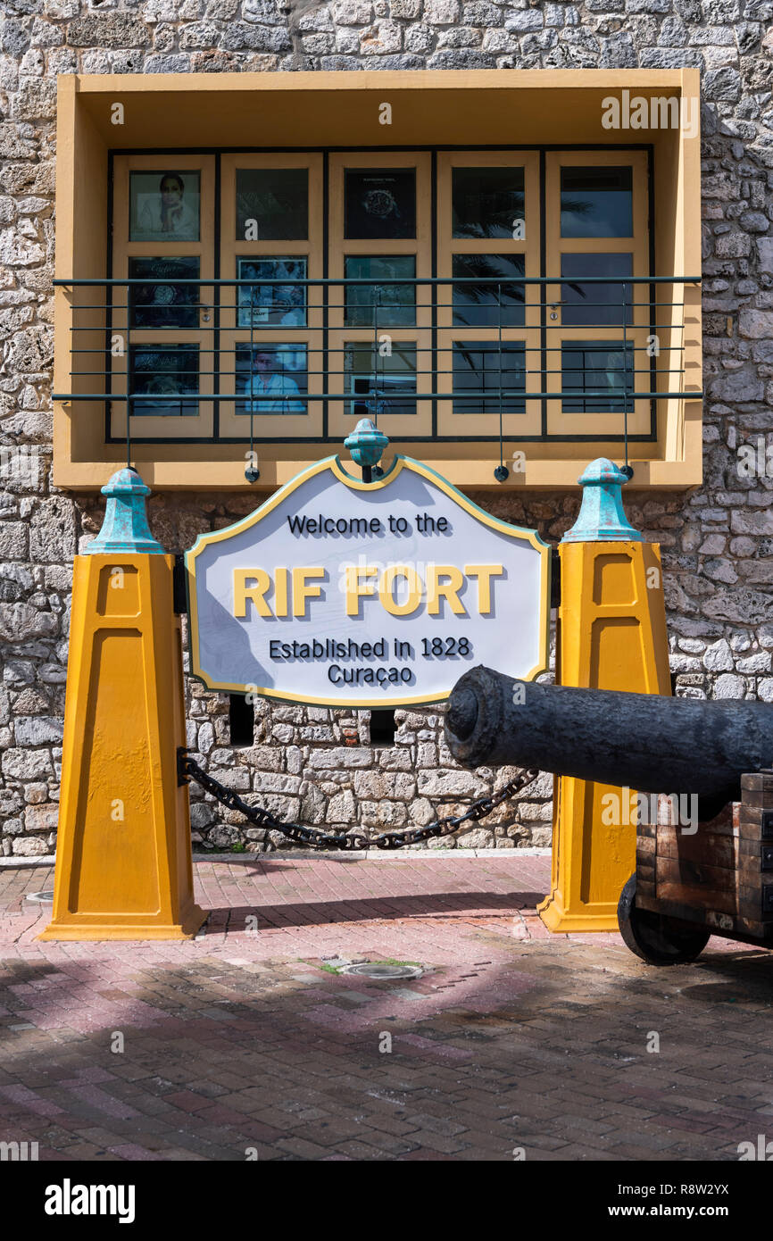 Signe fort Rif et cannon Curacao Antilles Néerlandaises Banque D'Images