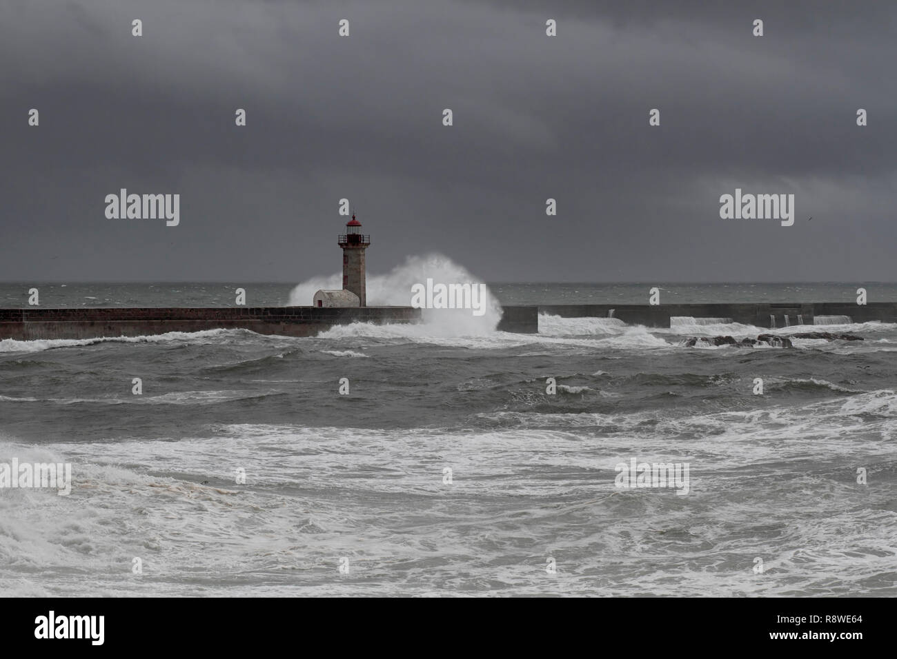 La rivière Douro bouche avant la pluie et tempête Banque D'Images