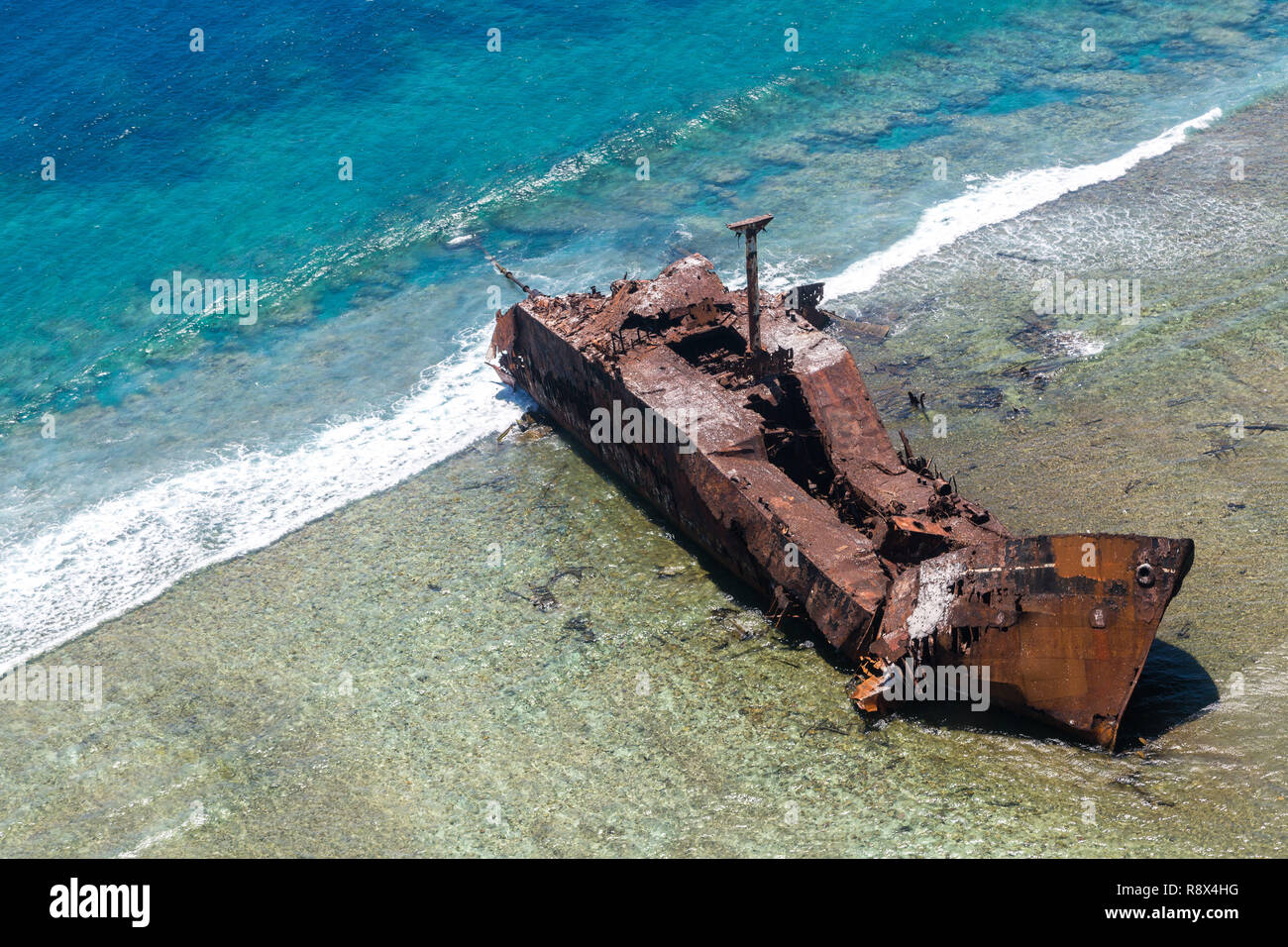 Vue aérienne du site d'épave de navire à moteur 1965 de 'jamais' la prospérité d'un cargo en provenance de Monrovia, au Libéria. Barrière de corail de la côte ouest, mer de corail, de nouvelles Banque D'Images