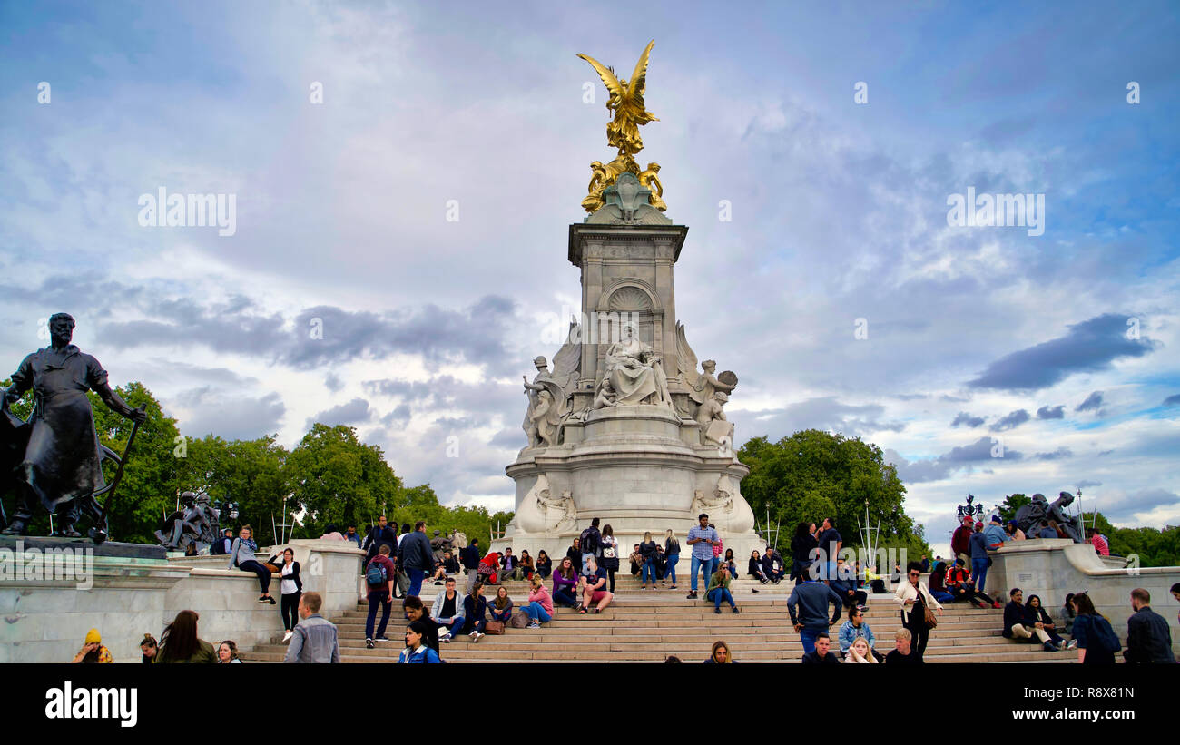 Londres, UK - 8 septembre 2018 : Mémorial Victoria, situé dans le centre de Le Jardin Royal devant le palais de Buckingham, et dédié à la Reine Vic Banque D'Images