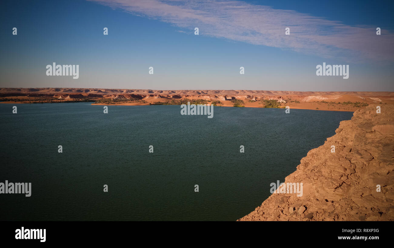 Vue panoramique sur le lac de la LJC group d'Ounianga Kebir lacs , Ennedi, Tchad Banque D'Images