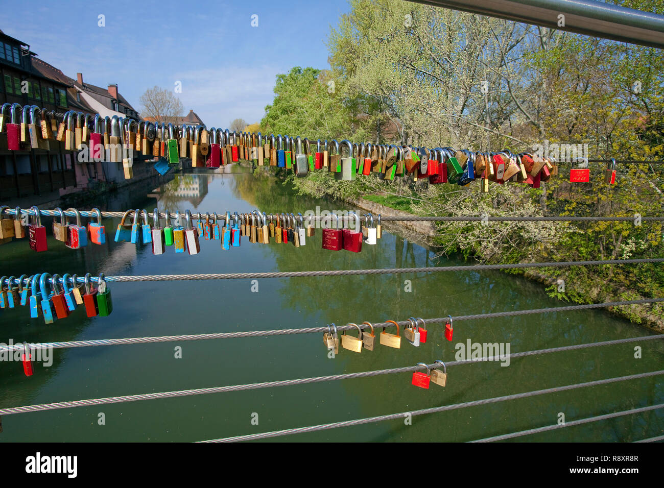 L'amour se bloque à une passerelle, Pegnitz river, vieille ville, Nuremberg, Franconia, Bavaria, Germany, Europe Banque D'Images