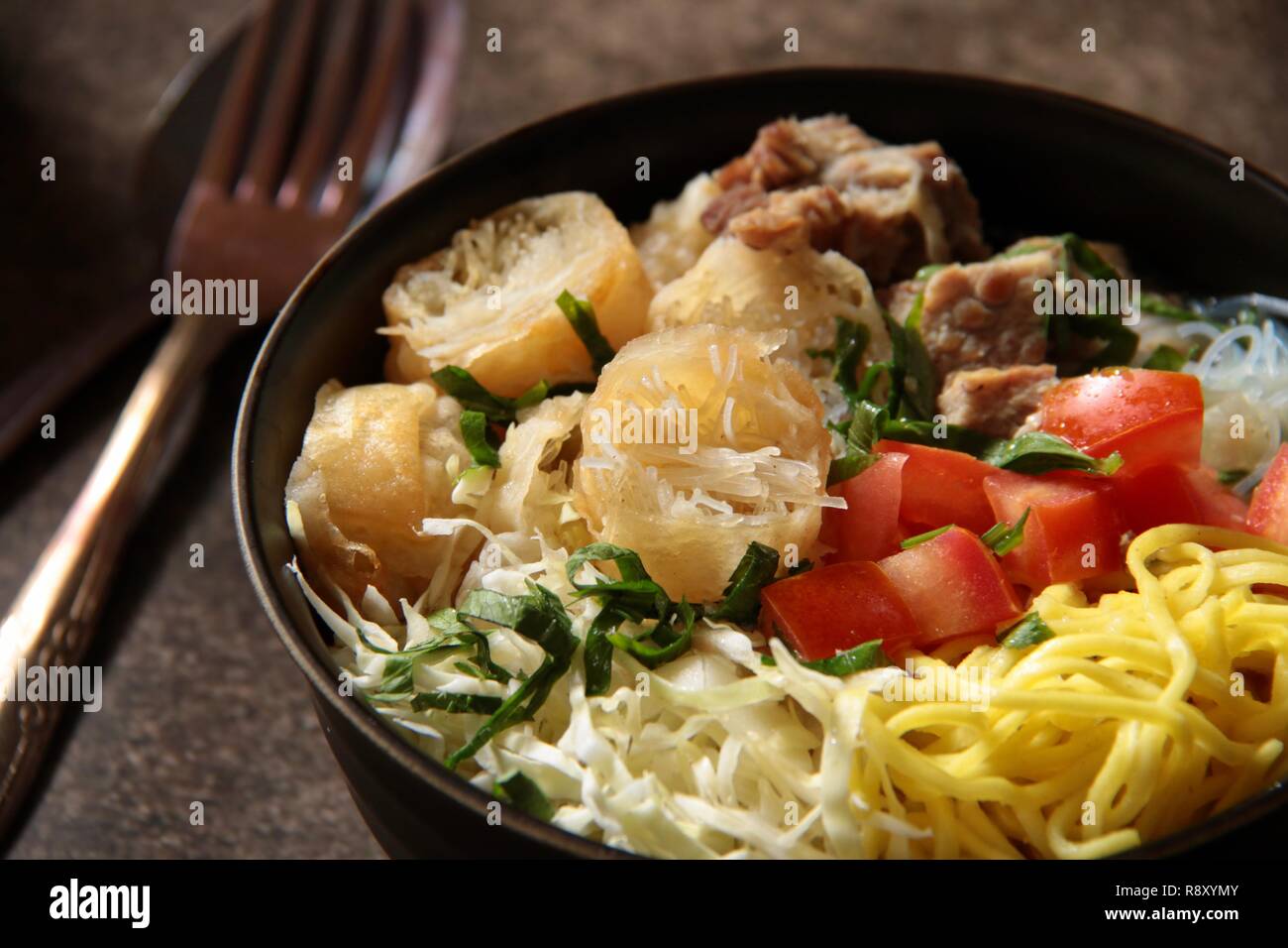 Soto Mif Bogor. Soupe aux nouilles boeuf soundanais de Bogor, Java ouest. Populaire en Bogor et Jakarta. Banque D'Images