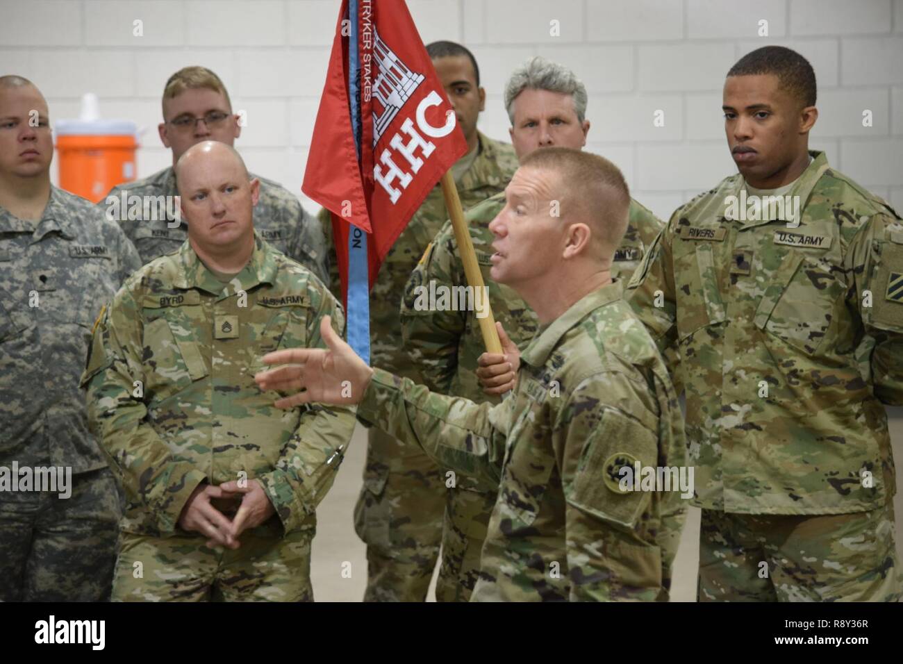 Le Brigadier-général Tom Carden, commandant de la Garde nationale de Géorgie parle aux soldats de la 177e Brigade basée à Statesboro Engineer Battalion pendant leur formation de l'unité assemblée générale. Banque D'Images