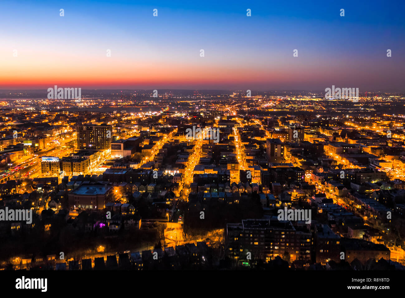 Vue aérienne de Hoboken, NJ au crépuscule Banque D'Images