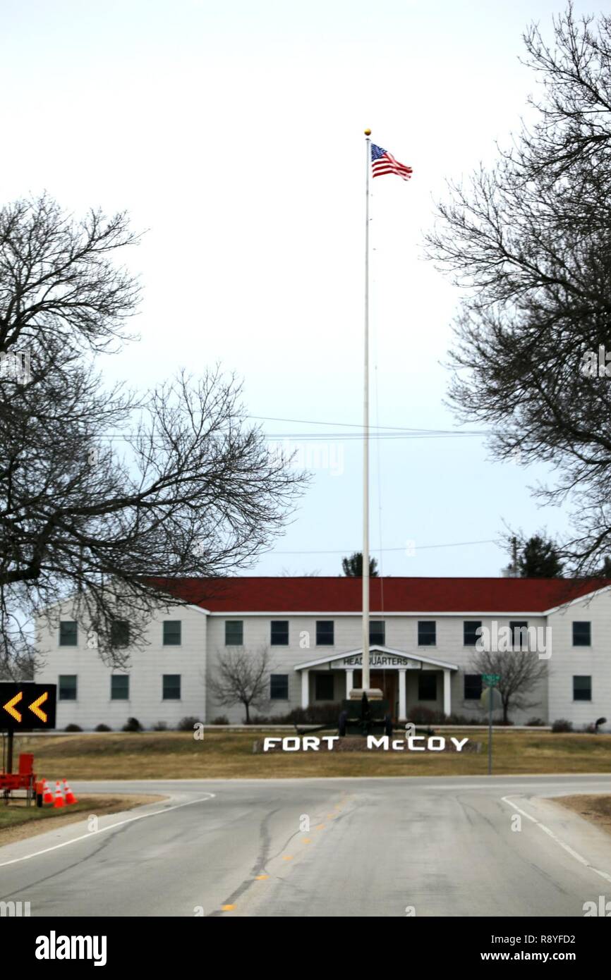 Le bâtiment du siège de la garnison de Fort McCoy est affiché le 9 mars 2017, à Fort McCoy, Wisconsin Fort McCoy a pour mission de soutenir l'état de préparation de la Force totale en servant de centre de formation et un site de support pour les missions de projection de puissance. En tant que centre de formation de la Force totale, Fort McCoy est chargé des opérations d'appui à la formation et à l'état de préparation du personnel militaire et des unités de toutes les branches et les composants d'Amérique aux forces canadiennes. Fort McCoy est une installation d'une force de mobilisation secondaire prête à soutenir les opérations d'urgence tel que commandé. Banque D'Images