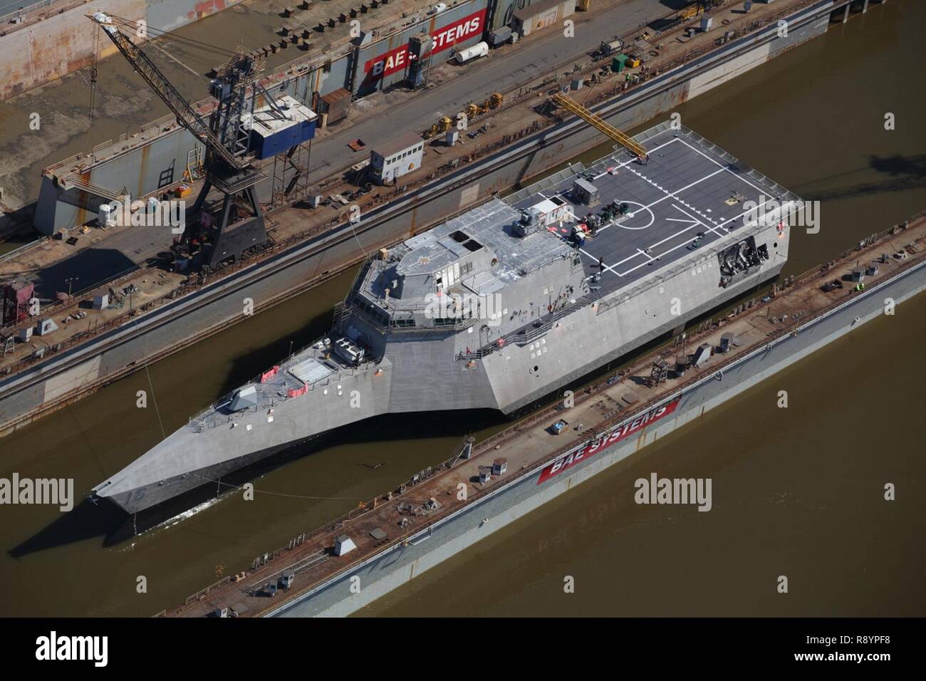 MOBILE, Alabama (16 mars 2016) l'avenir littoral lutte contre le USS Tulsa (LCS 16) augmente avec le niveau de la rivière Mobile comme le BAE Systèmes de navire en cale sèche pour les inondations durant la phase finale du lancement du processus. Banque D'Images