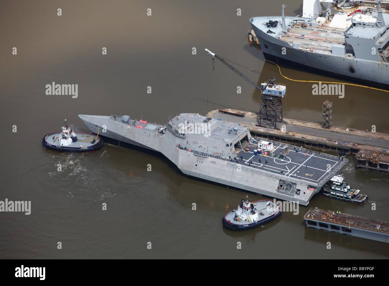 MOBILE, Alabama (16 mars 2016) l'avenir littoral lutte contre le USS Tulsa LCS (16) se prépare à de sortir de la cale sèche à BAE Systèmes de navires dans la région de Mobile, en Alabama, et de faire un court voyage en amont de Austal USA. Banque D'Images