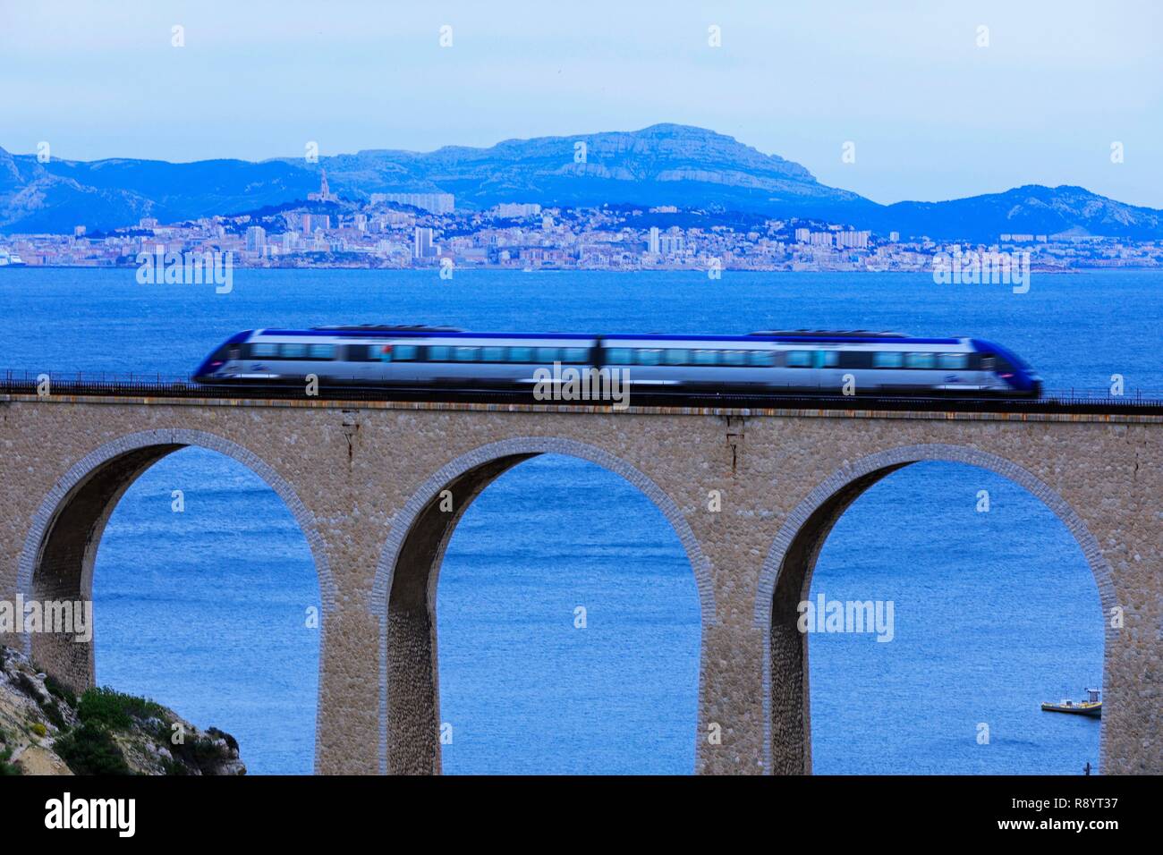France, Bouches du Rhône, la Côte Bleue, Marseille, calanque de la Vesse, le pont de chemin de France, Bouches du Rhône, la Côte Bleue, Marseille, calanque de la Vesse, le pont de chemin de