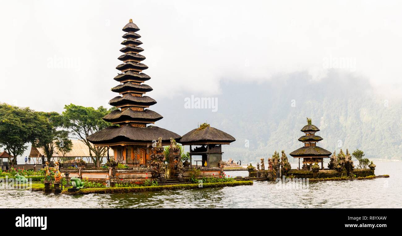 L'INDONÉSIE, Bali, Bedugul, Pura Ulun Danu temple sur le lac Bratan Banque D'Images
