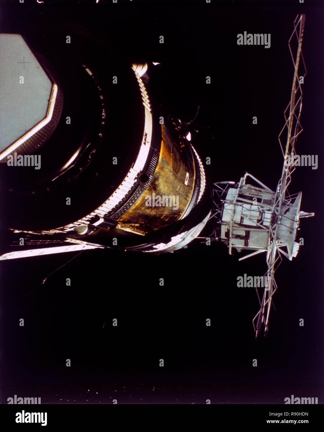 Panneaux solaires manquants sur Skylab 2, 1973. Organisateur : la NASA. Banque D'Images