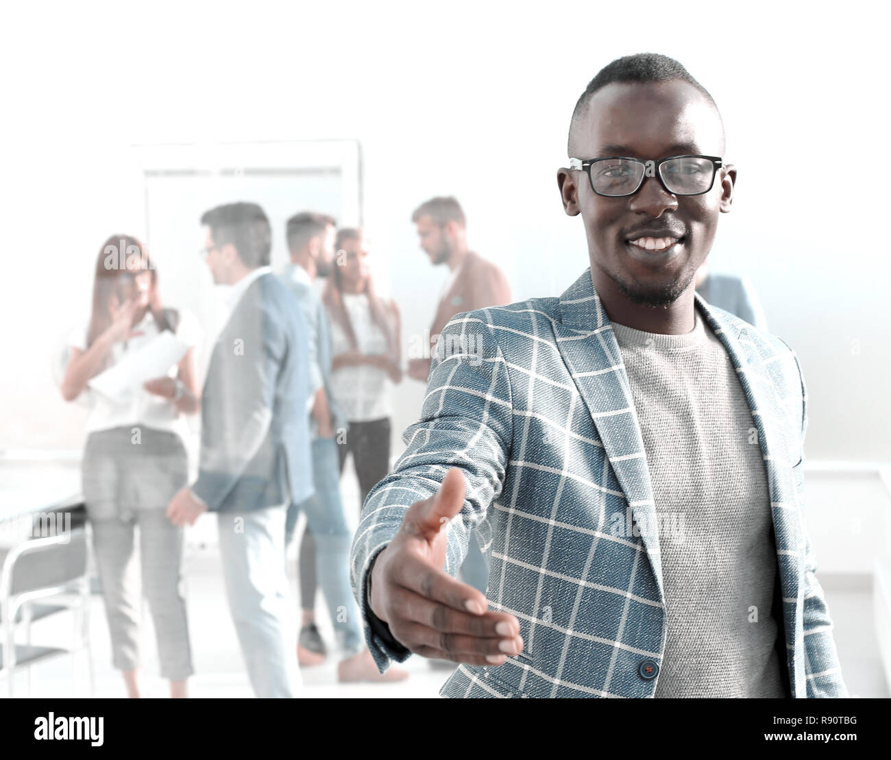 Young businessman reaching out for a handshake Banque D'Images