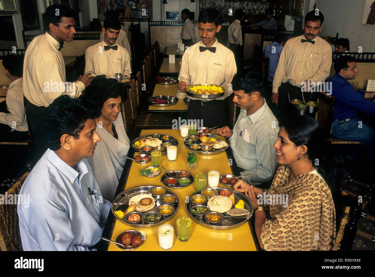 Thali Gujarati, repas, Bombay Mumbai, Maharashtra, Inde Banque D'Images