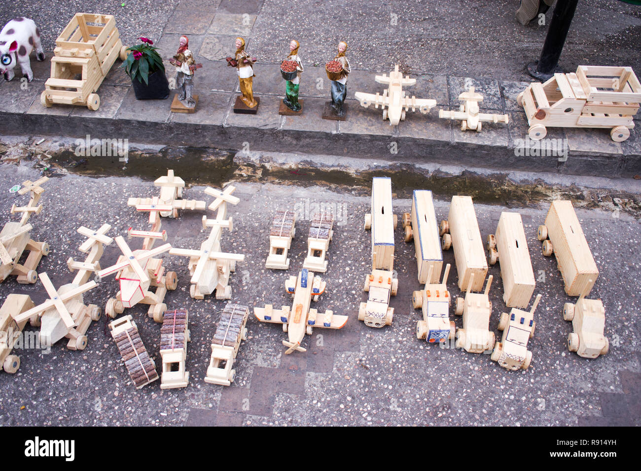 Les jouets en bois sur le terrain Banque D'Images