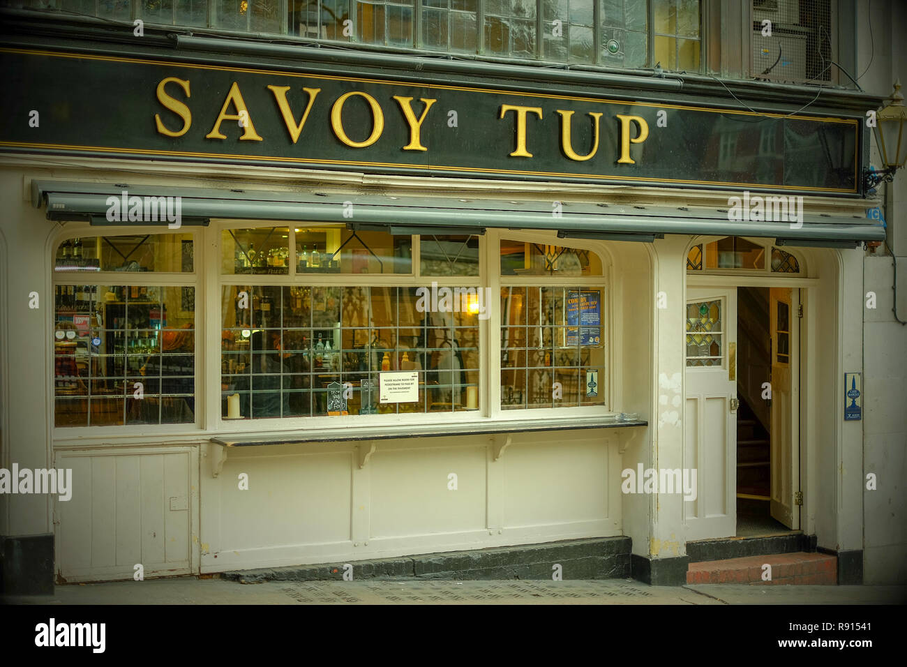 L'entrée de la Savoie Savoie 2 Tup au pub Street Strand, London WC2 0BA Banque D'Images