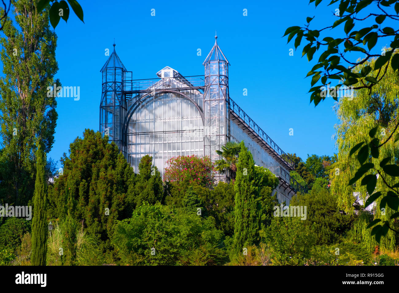 Berlin, Allemagne / Berlin - Berlin 2018/07/31 : Jardin botanique et musée Dahlem - Botanischer Garten - historique pavillons avec serre Banque D'Images