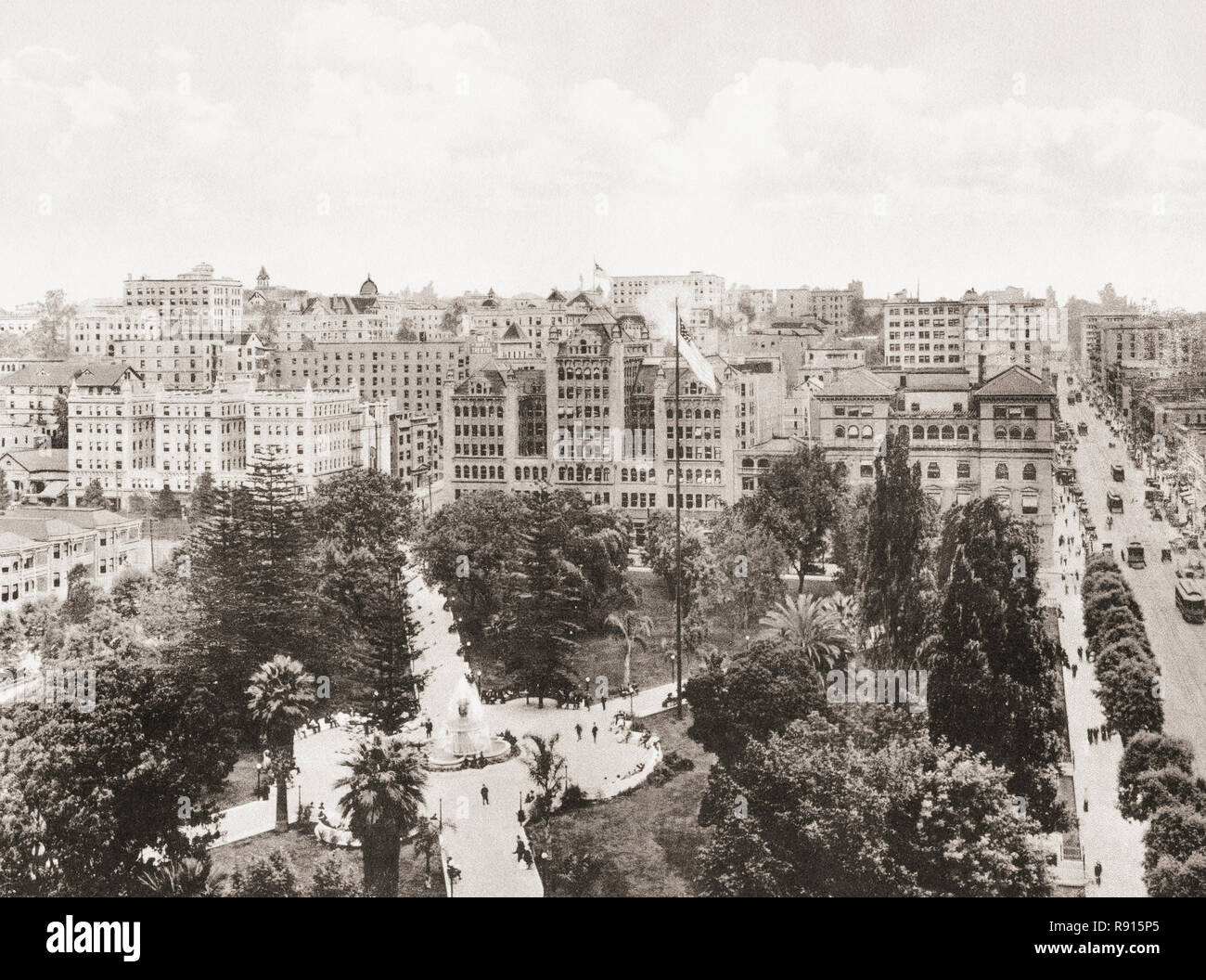 Vue sur Central Park et l'auditorium, Los Angeles, Californie, États-Unis d'Amérique), ch. 1915. Merveilleux de Californie, publié en 1915. Banque D'Images Vue sur Central Park et l'auditorium, Los Angeles, Californie, États-Unis d'Amérique), ch. 1915. Merveilleux de Californie, publié en 1915. Banque D'Images