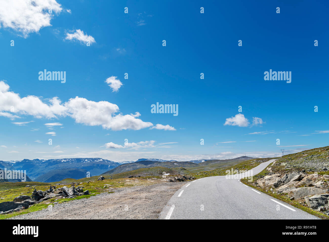 La haute altitude (Fylkesvei Aurlandsfjellet road 243) entre Stryn et Laerdalsøyri, Sogn og Fjordane, Norvège Banque D'Images