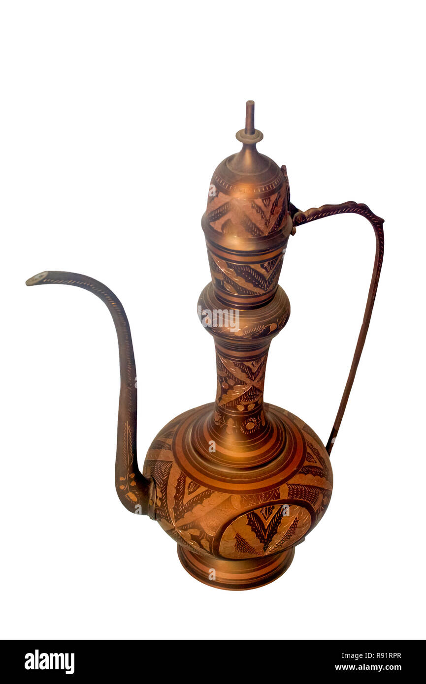 Détails d'une vieille théière en cuivre avec des gravures Banque D'Images