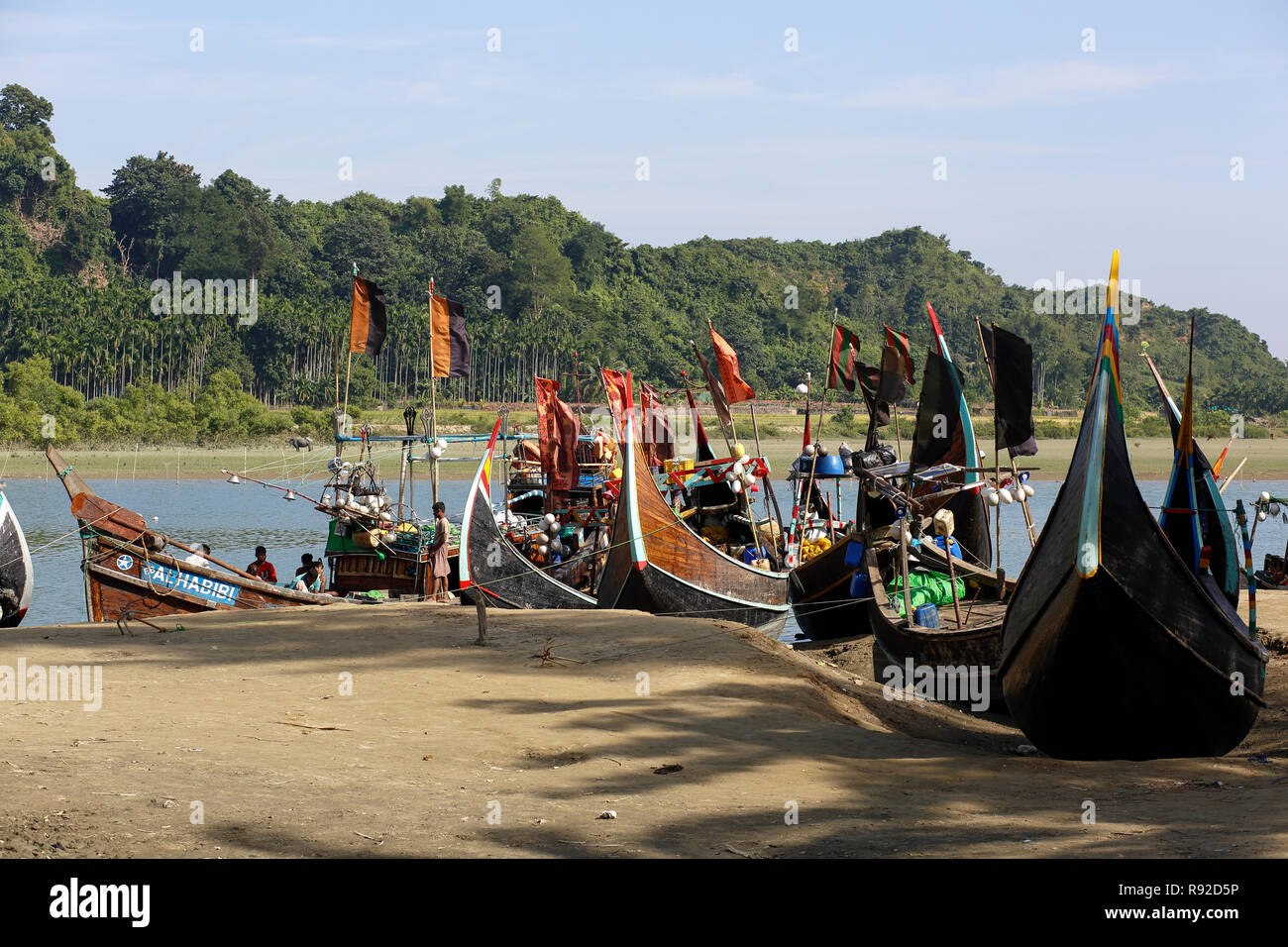Bateau de pêche à l'Razu Khal, Cox's Bazar , le Bangladesh. Banque D'Images