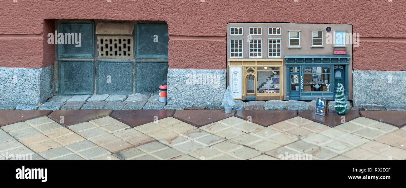 Malmö, Suède. Au 18 décembre 2018. Street art mystérieux créateurs Anonymouse a fait un autre monde avec les versions mini souris des commerces et activités, pour la troisième fois consécutive à Malmö Noël. Tommy Lindholm/Alamy Live News Banque D'Images