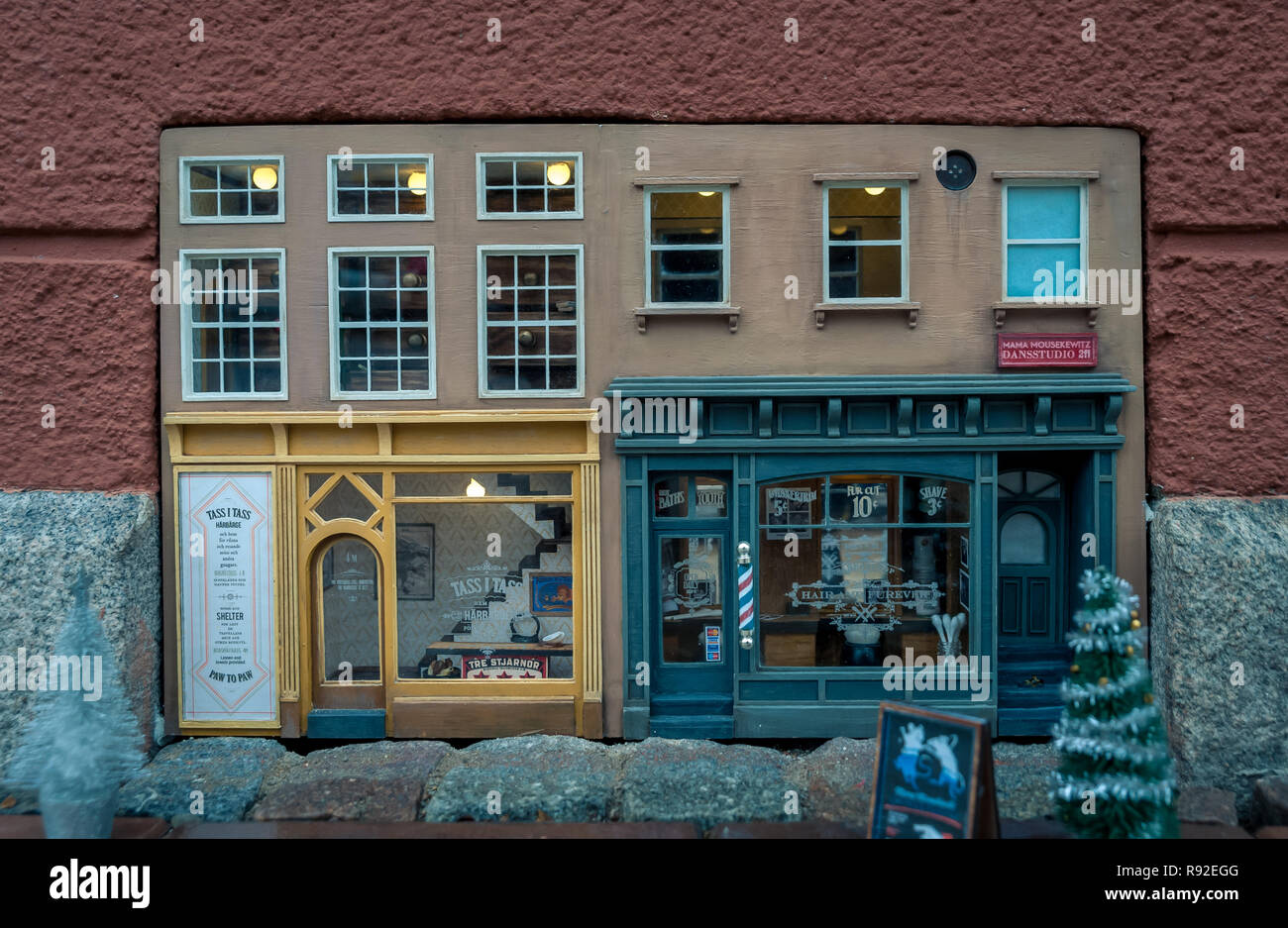 Malmö, Suède. Au 18 décembre 2018. Street art mystérieux créateurs Anonymouse a fait un autre monde avec les versions mini souris des commerces et activités, pour la troisième fois consécutive à Malmö Noël. Tommy Lindholm/Alamy Live News Banque D'Images