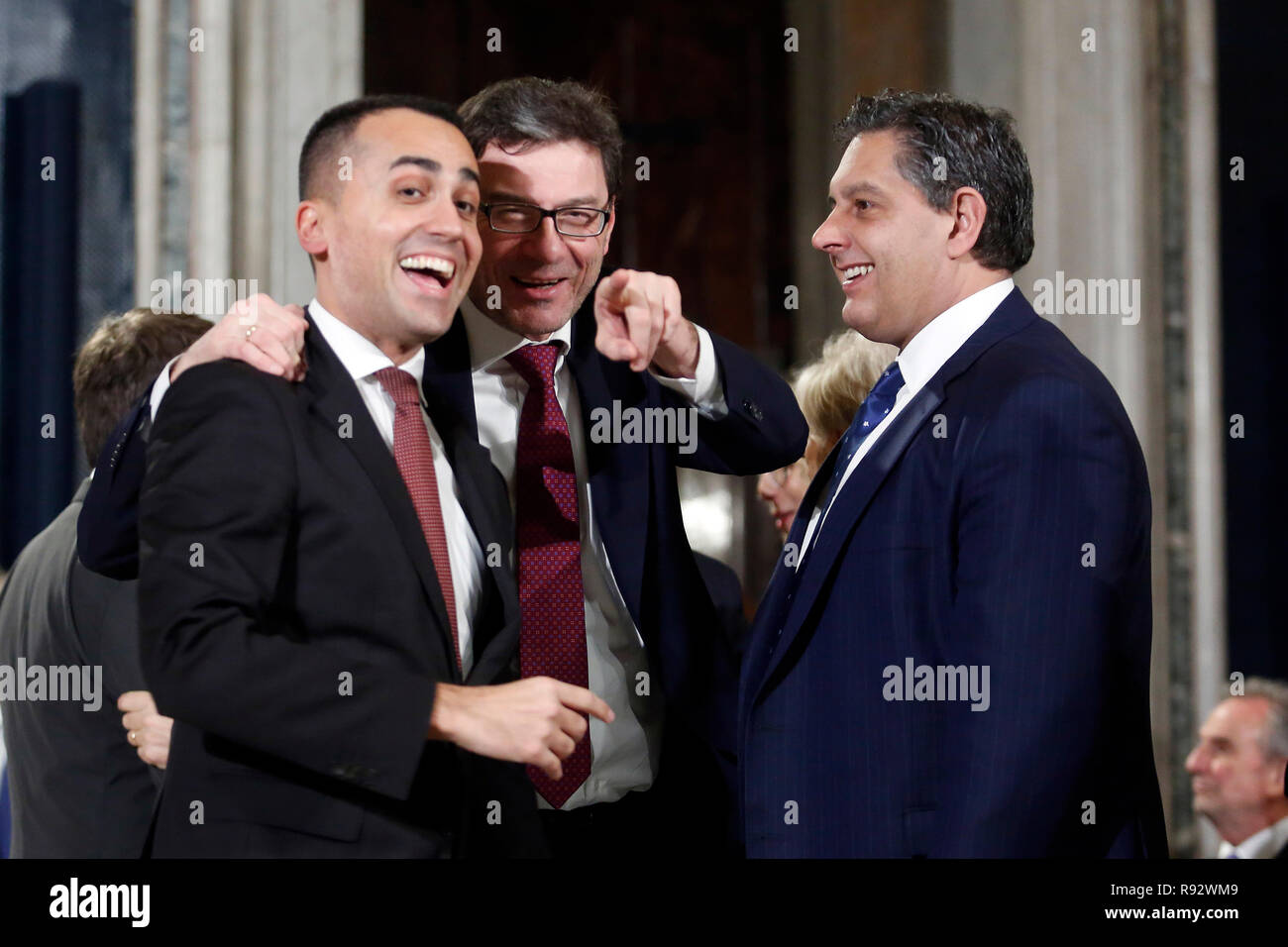 Roma, Italia. Dec 19, 2018. Luigi Di Maio 5 étoiles mouvement parti, Giancarlo Giorgetti parti Lega Nord et Giovanni Toti parti Forza Italia Rome le 19 décembre 2018. Quirinal. Traditionnel échange de vœux entre le président de la République et les institutions. Foto Samantha Zucchi Insidefoto insidefoto Crédit : srl/Alamy Live News Banque D'Images