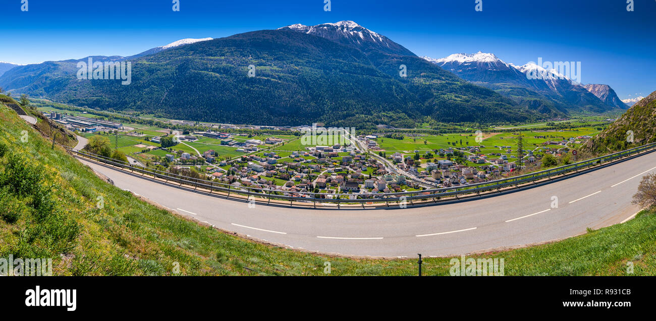 Leuk ville près de Loèche-les-Bains avec Swiss Alps, Canton Valais, Suisse. Banque D'Images