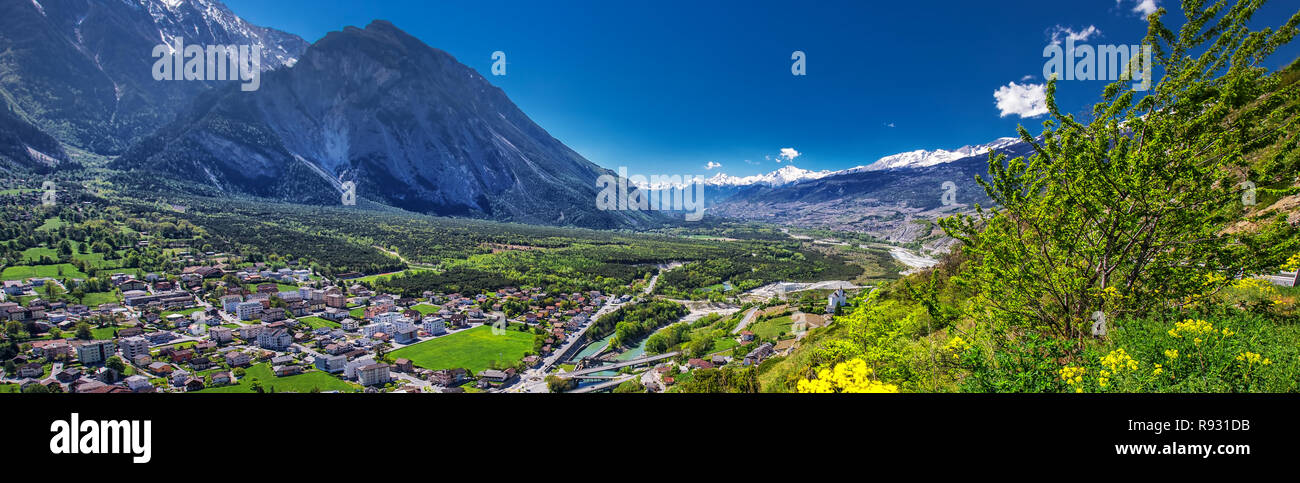 Leuk ville près de Loèche-les-Bains avec Swiss Alps, Canton Valais, Suisse. Banque D'Images