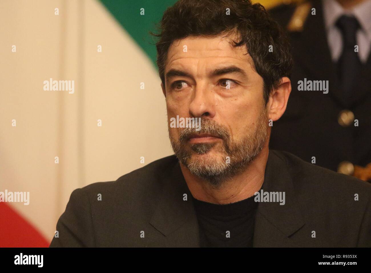 Napoli, Italie. 25Th Dec 2018. Alessandro Gassman est un acteur italien né à Rome, il est le fils de l'acteur italien Vittorio Gassman et l'actrice française Juliette Mayniel, a reçu la citoyenneté honoraire de la ville de Naples au cours d'une cérémonie dans la "Sala della Giunta di Palazzo San Giacomo". Credit : Paola Visone/Pacific Press/Alamy Live News Banque D'Images