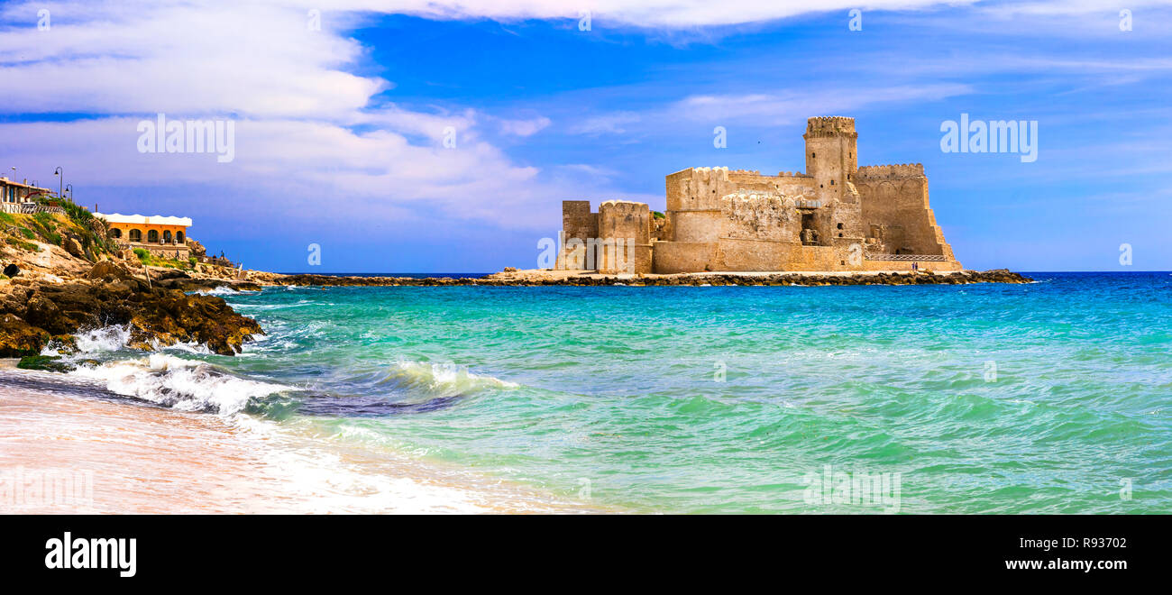 Le château Aragonais impressionnant,Le Castella, Crotone, Calabre, Italie. Banque D'Images
