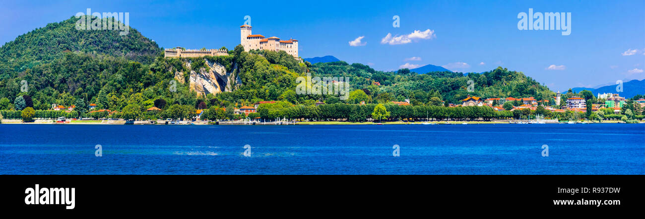 Rocca di Angera célèbre,voir avec l'ancien château et le Lac Majeur,Italie. Banque D'Images