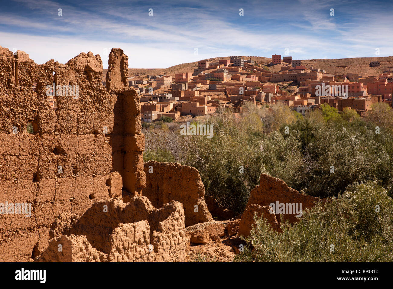 le-maroc-vall-e-du-dad-s-ruines-de-l-ancienne-kasbah-de-boue-pr-s-de