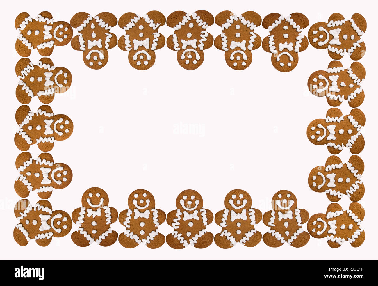 Maison de vacances thème Noël frontière de Gingerbread Men cookies. Isolé sur fond blanc. Banque D'Images