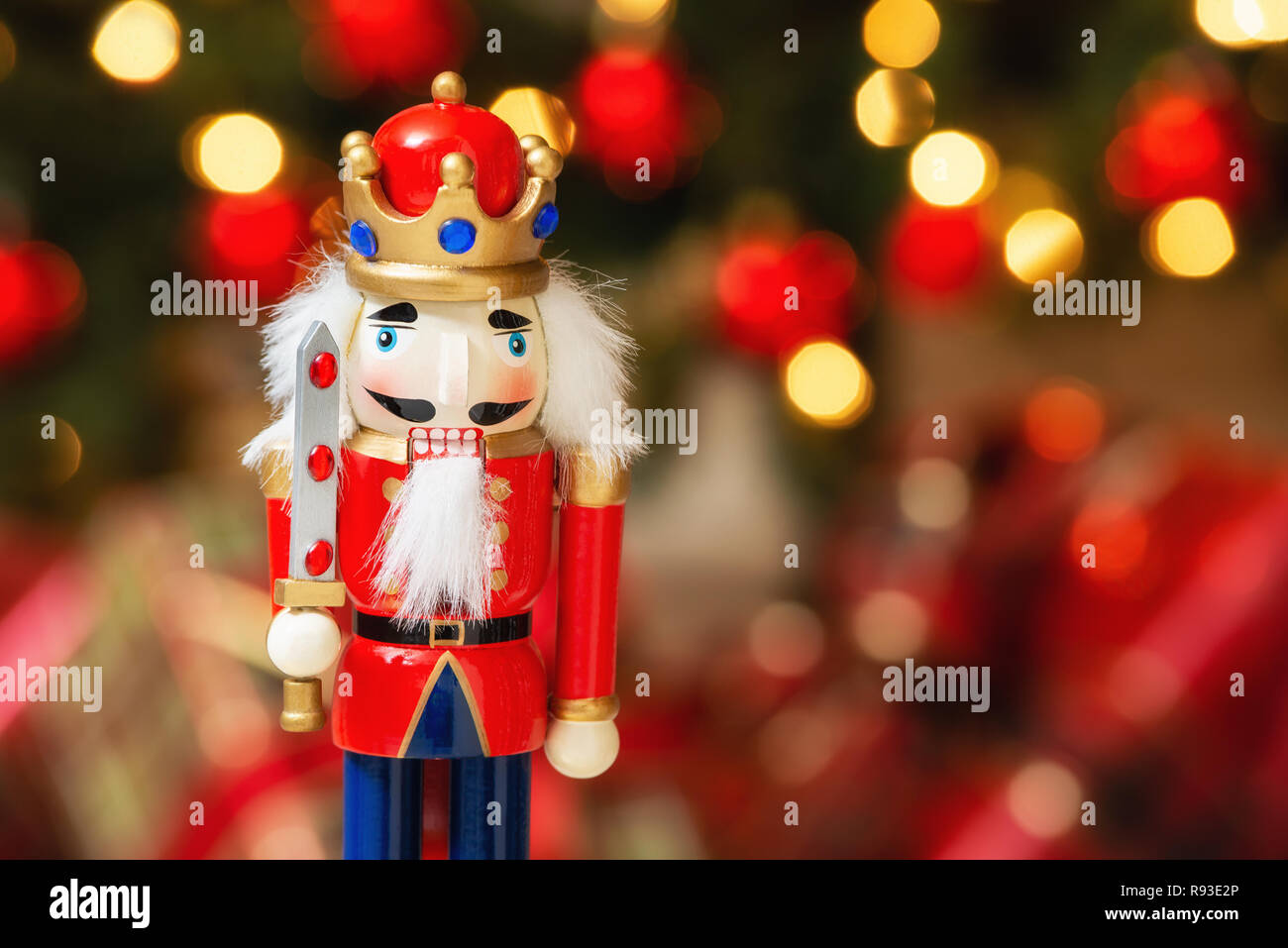 Casse-noix de Noël arbre de Noël avec l'arrière-plan flou. Banque D'Images