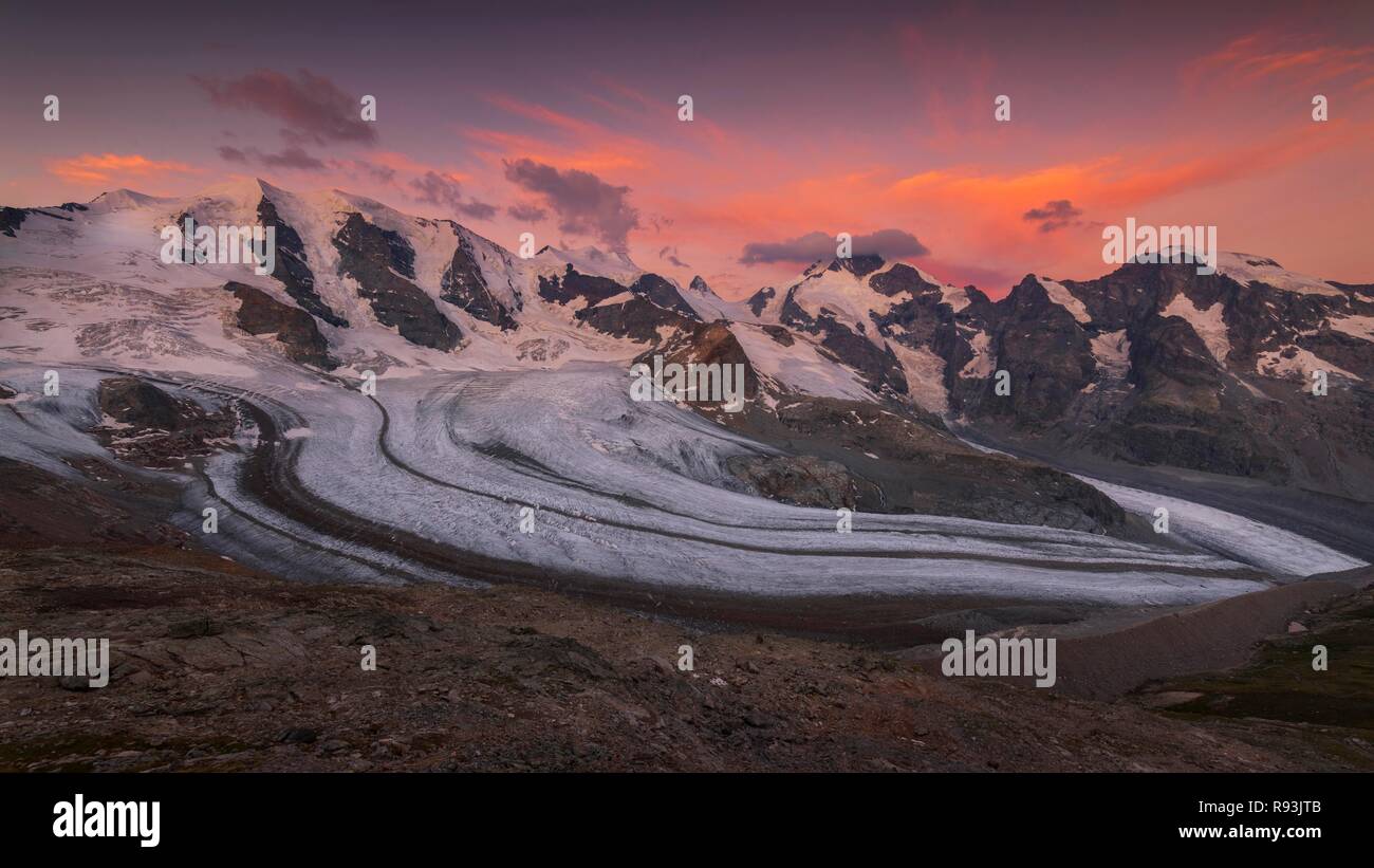 Vue panoramique sur le groupe de la Bernina Piz Palü, à l'aube, Bellavista, Crast Agüzza, le Piz Bernina, Piz Glacier Morteratsch, Pers Banque D'Images