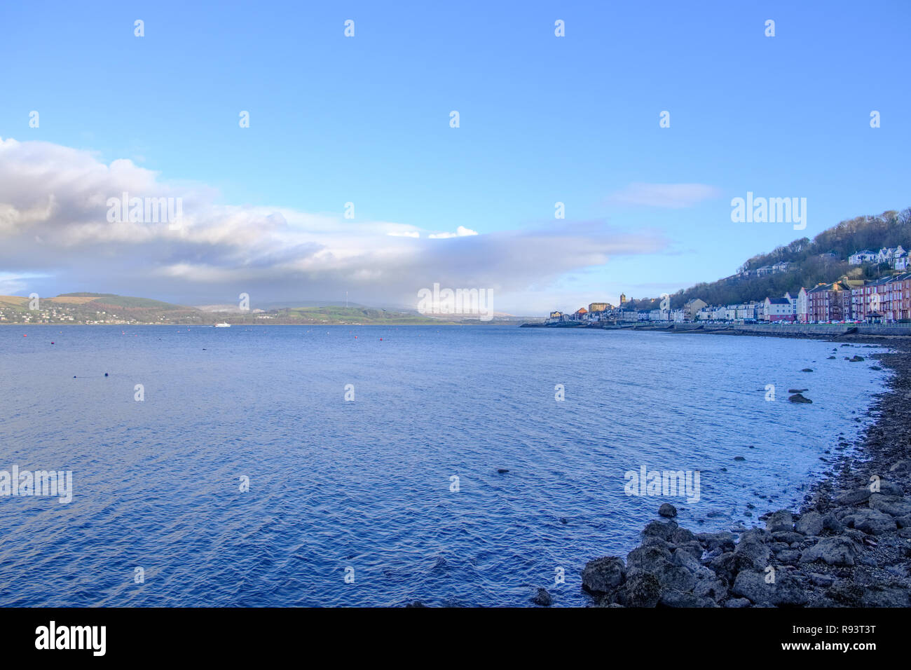 À partir de la baie à Ashton Road jusqu'à la ville de Gourock en Écosse lors d'une froide journée de décembre. Banque D'Images