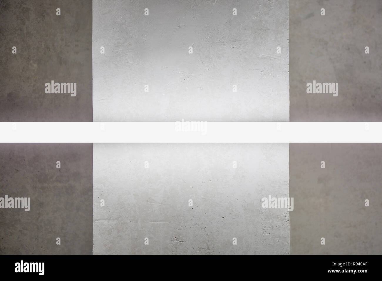 Plafond en béton et de la lumière fluorescente Banque D'Images